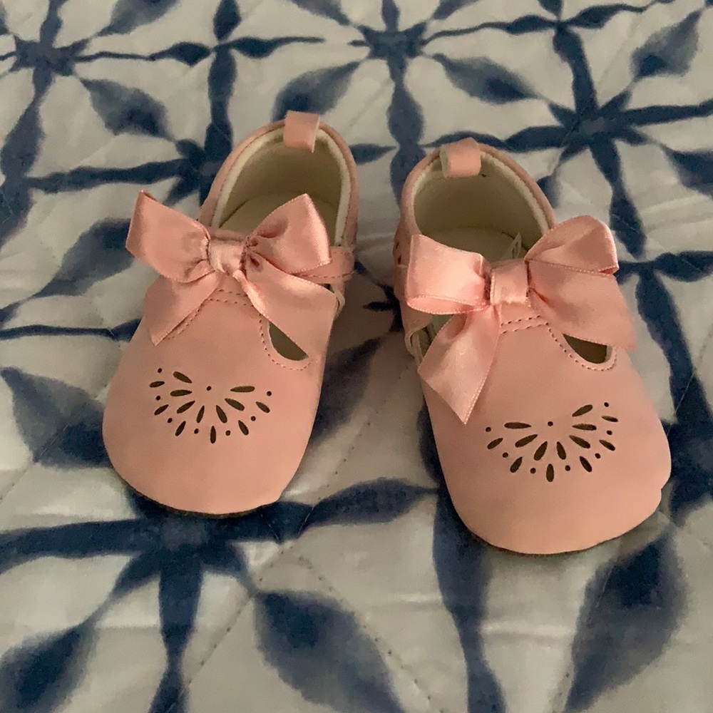 Baby shoes. 6-9m